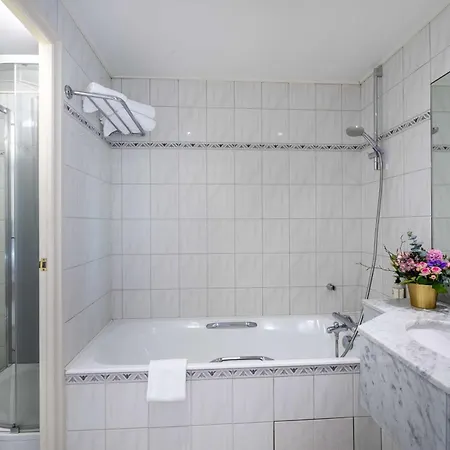 Western Grand De Bordeaux Hotel 3*