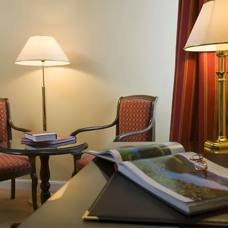 Western Grand De Bordeaux מלון 3*