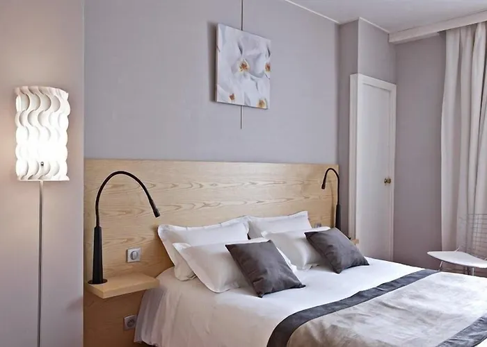 Western Grand De Bordeaux מלון אורילק