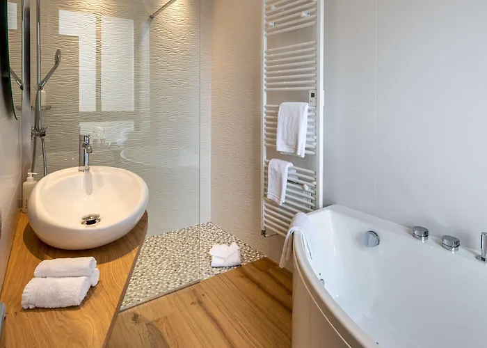 Western Grand De Bordeaux 3* אורילק