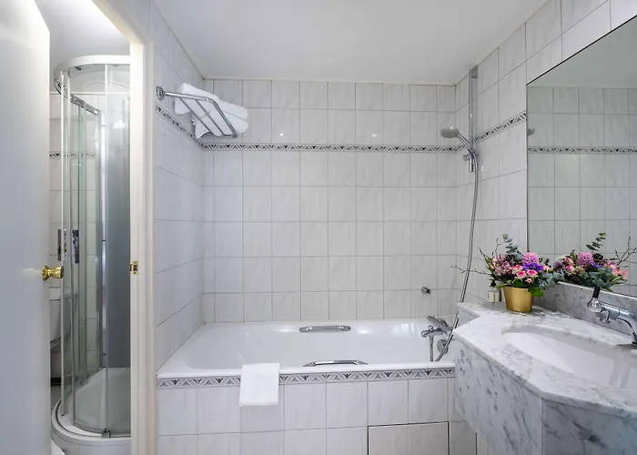 Western Grand De Bordeaux 3* אורילק